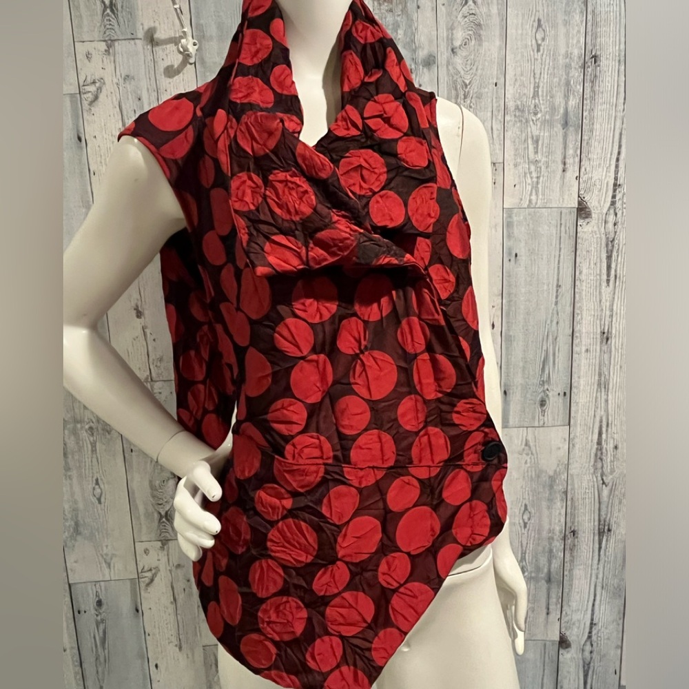 Lisa Bayne polka dot vest/top